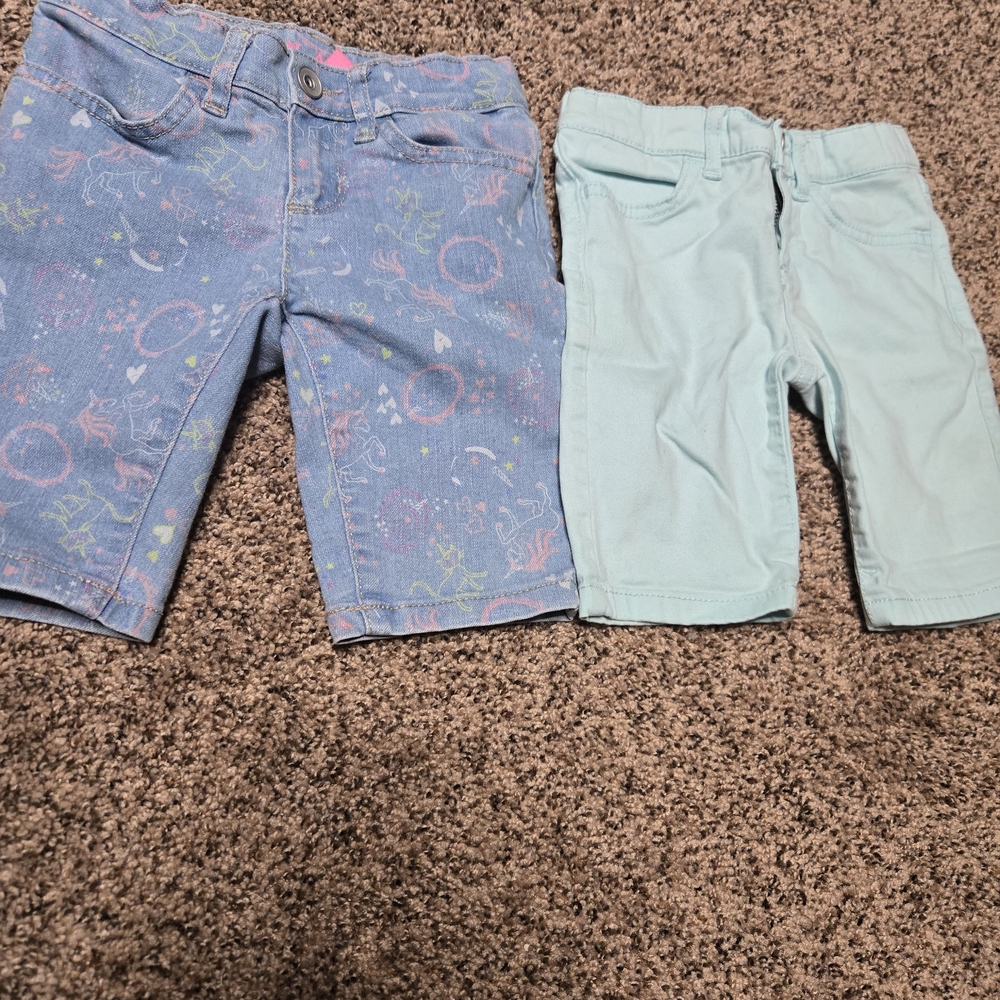 *Size 5*The Children's Place Bundle of 2* Pair of Jean Shorts* 1 w/ Designs*